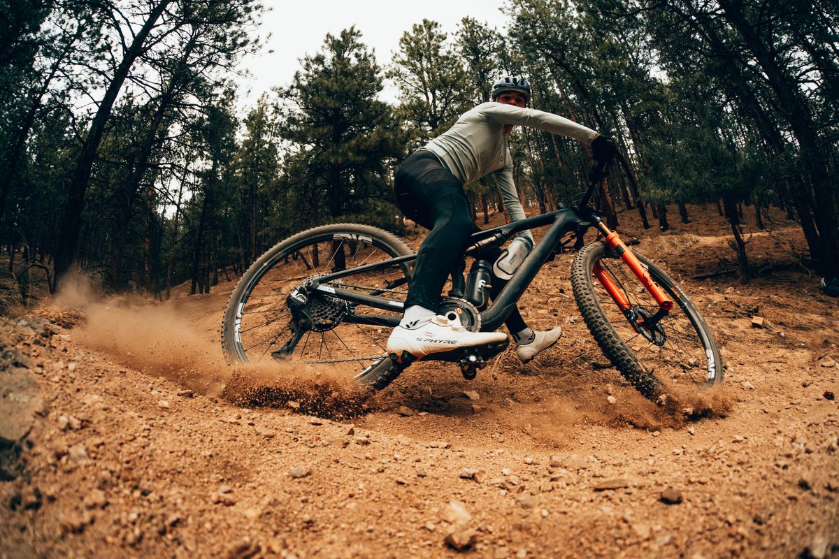 Spraying dirt on a hard corner